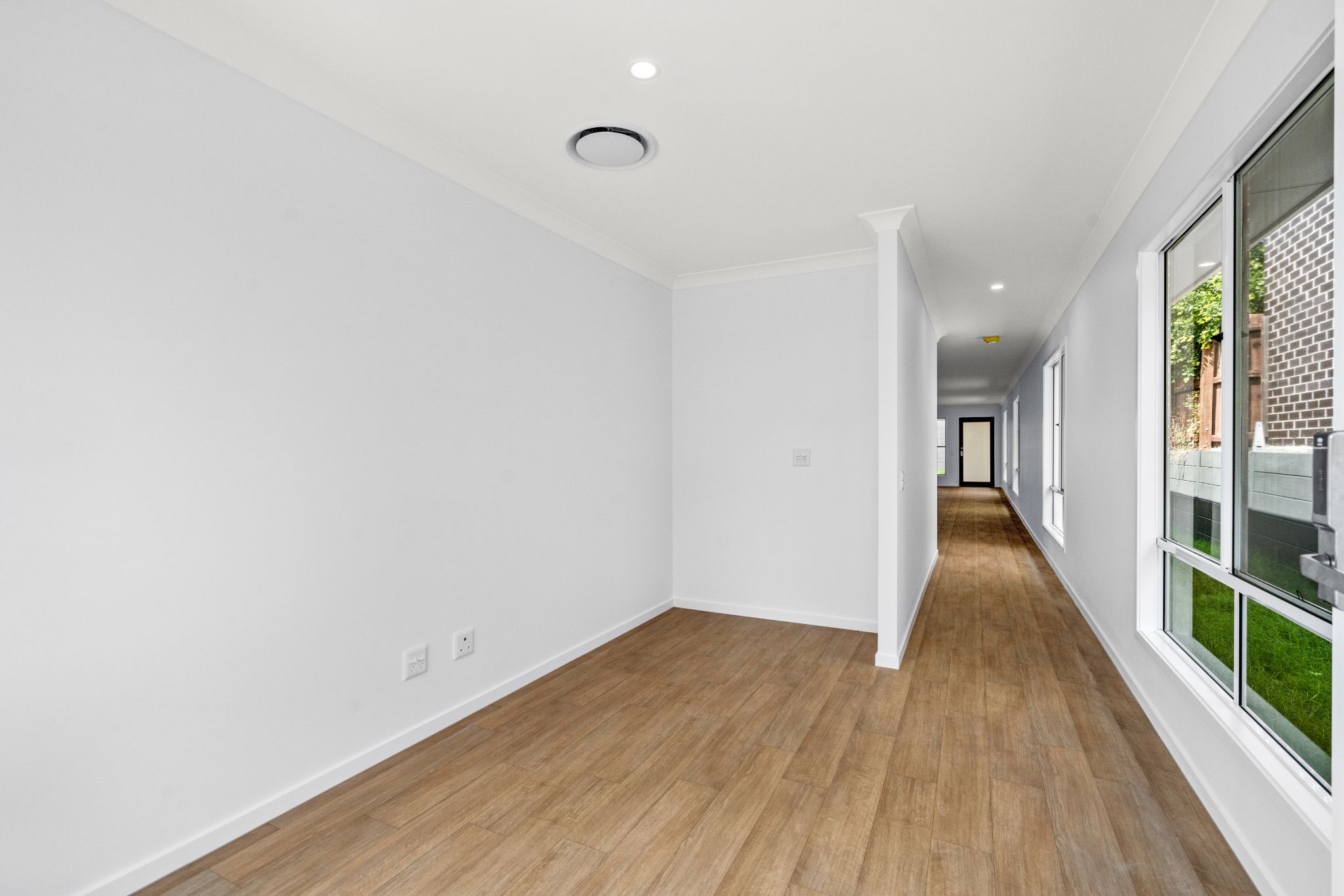 005 Open2view_ID905889-7_Miami_St_Springfield_Lakes