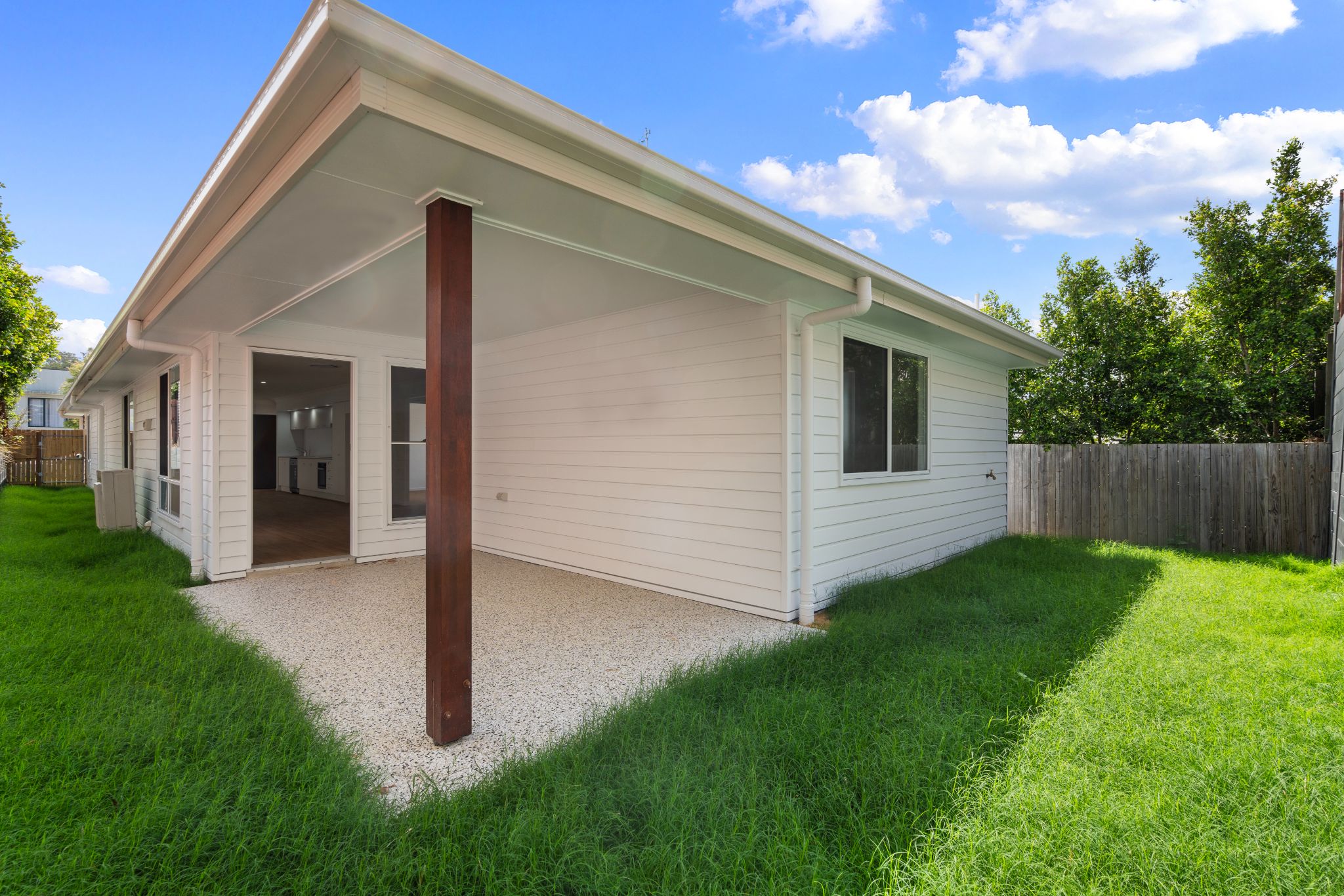 015 Open2view_ID905889-7_Miami_St_Springfield_Lakes (1)