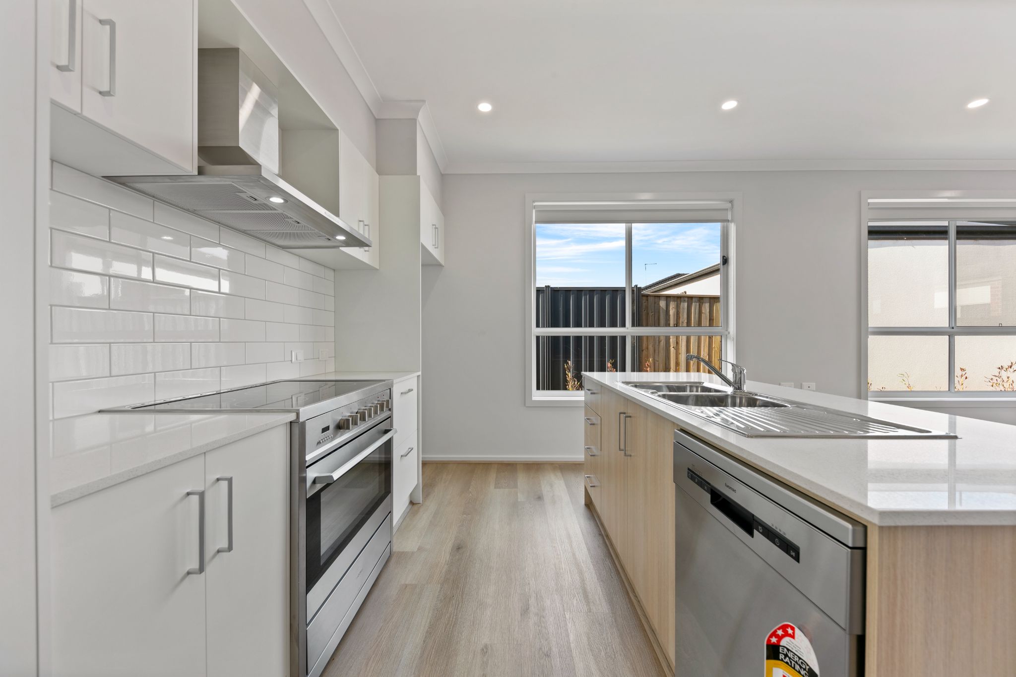 Feathertop Avenue  Weir Views (9)