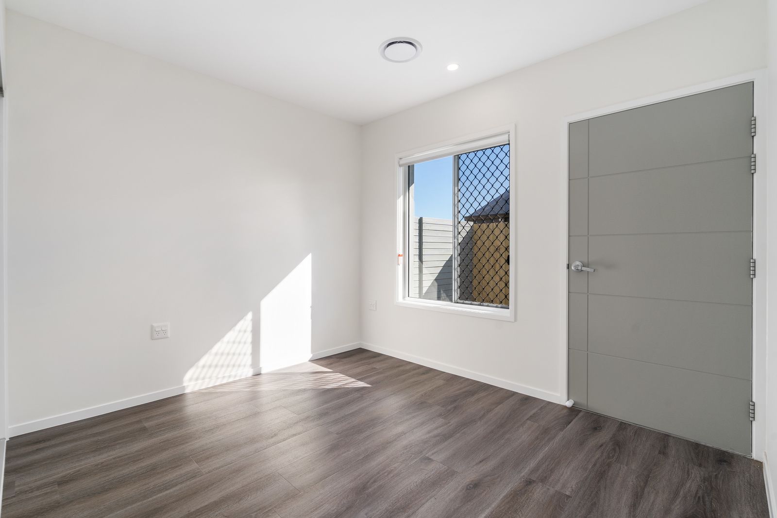 013 Open2view_ID704789-21_Grothe_Street