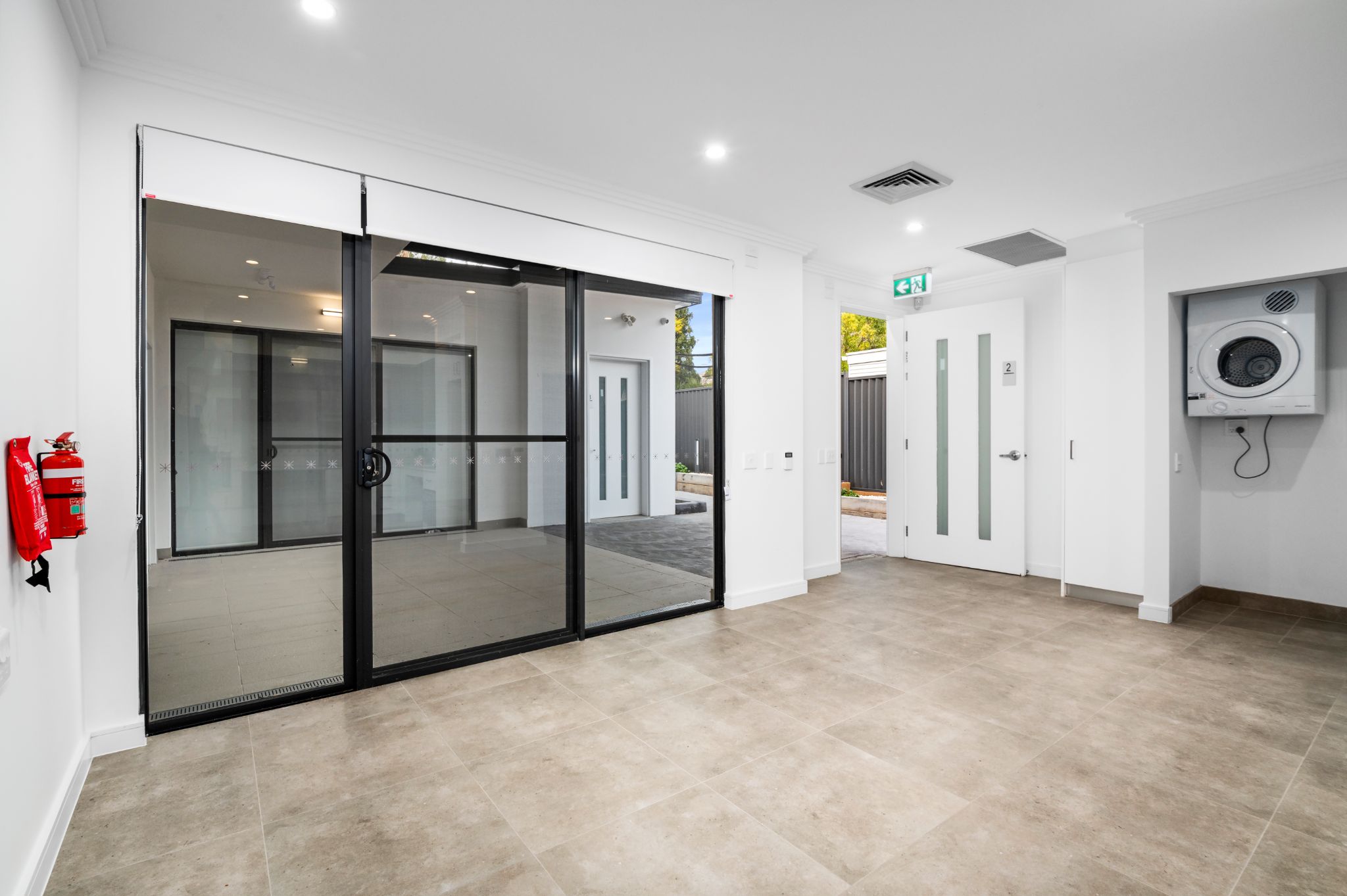 012 Open2view_ID827604-22_Fragar_Road