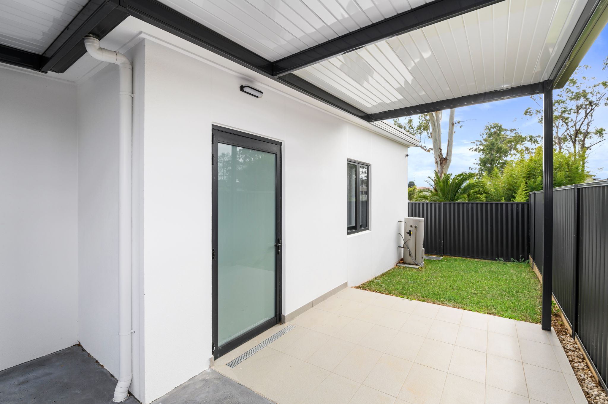 010 Open2view_ID827604-22_Fragar_Road