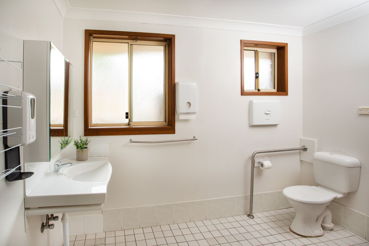 SIL024 20 Sara Jane Close Kanwal _ Duplex 1_ Shared Bathroom-Toilet-8727