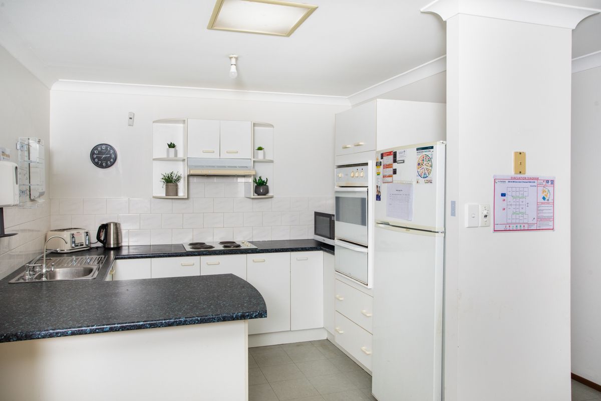 SIL024 20 Sara Jane Close Kanwal _ Duplex 1_ Shared Kitchen-8772