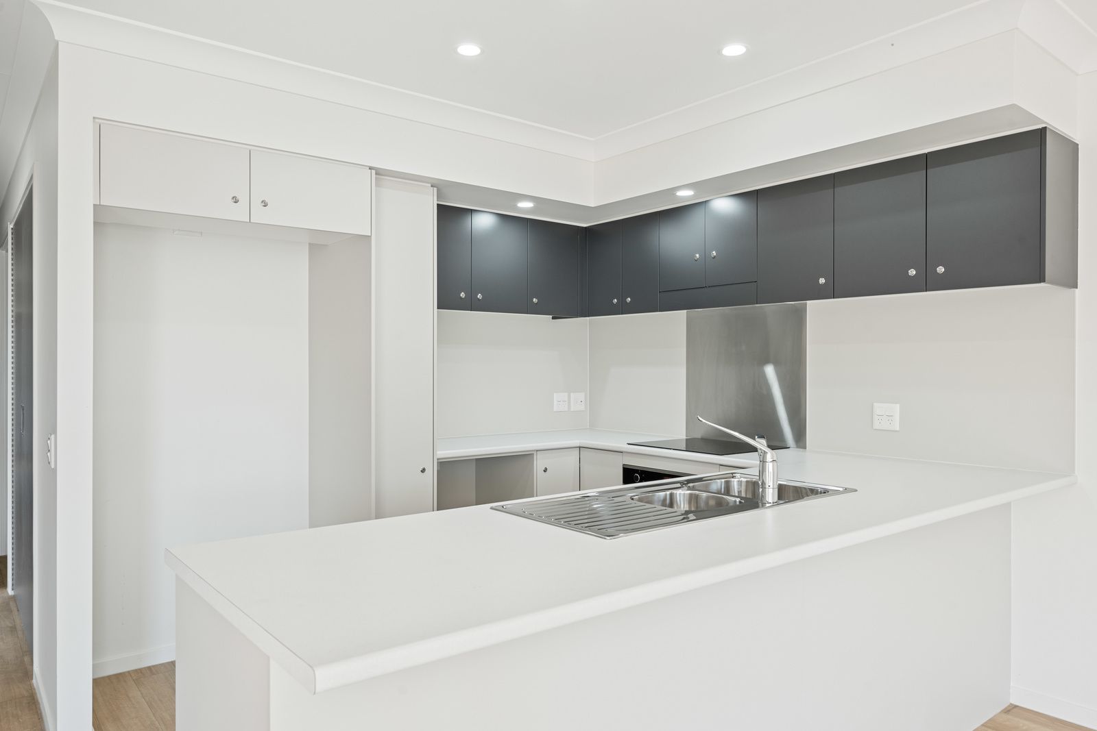 006 Open2view_ID891551-11_Mali_Way