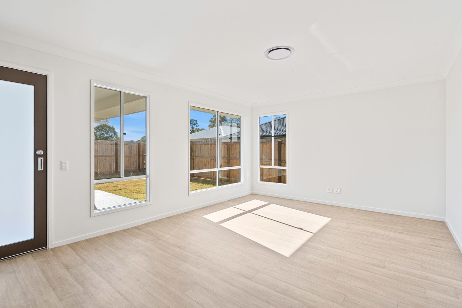 008 Open2view_ID891551-11_Mali_Way