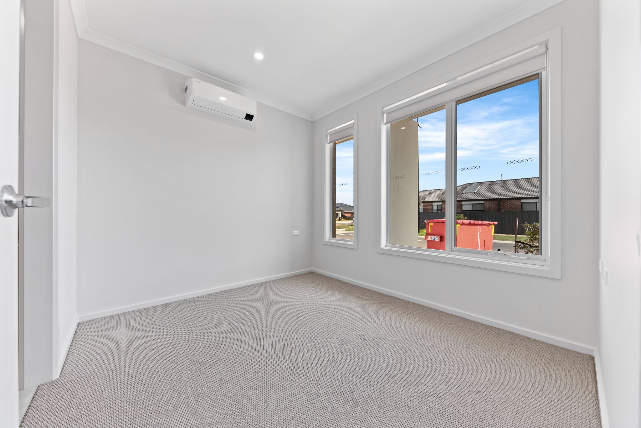 Feathertop Avenue  Weir Views (16)