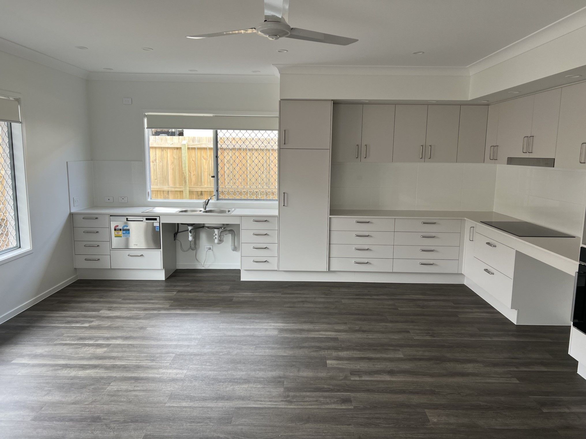 Kitchen 2  2032x1525) - 7 Finch Ct