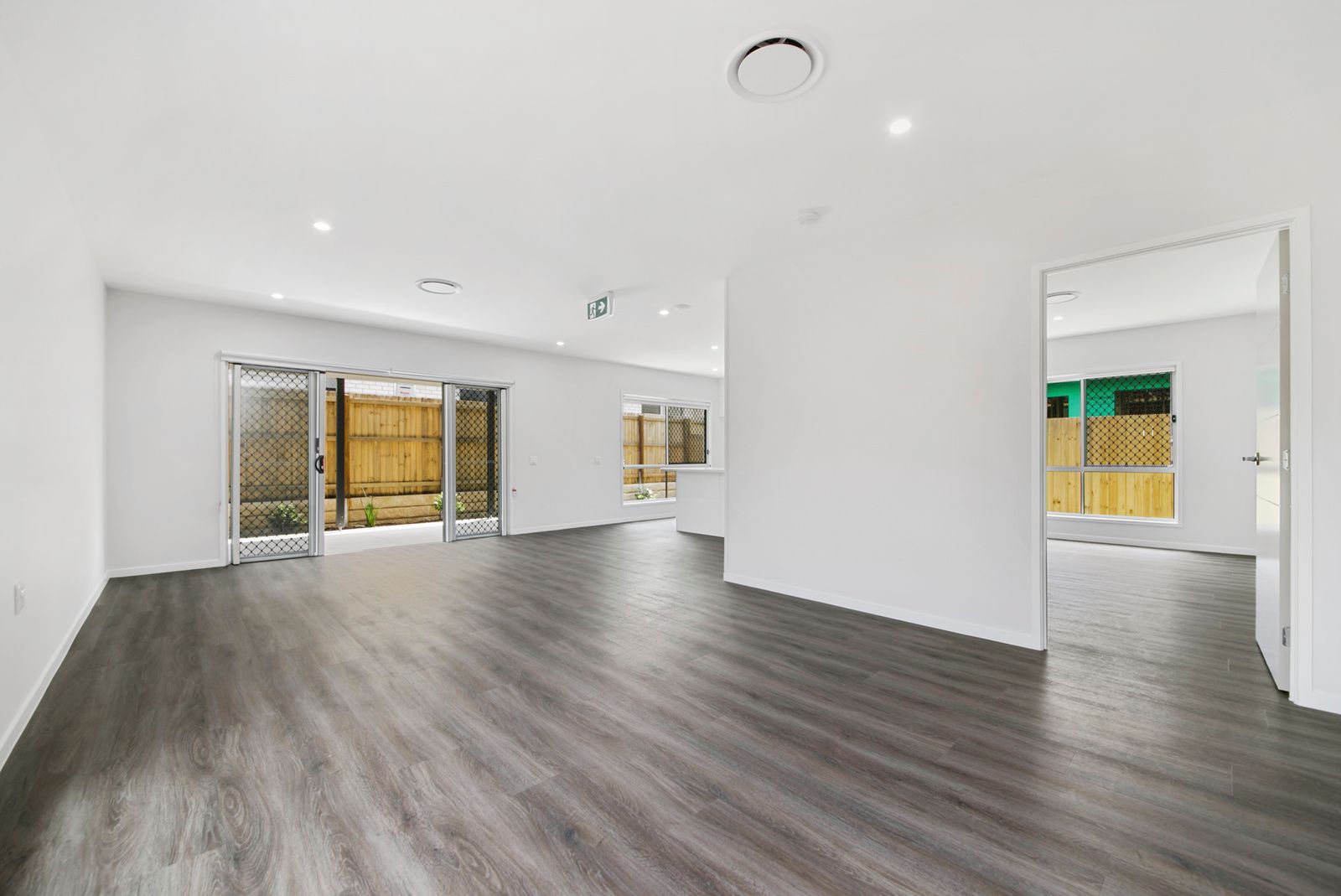 006 Open2view_ID677147-58_Mercy_Circuit