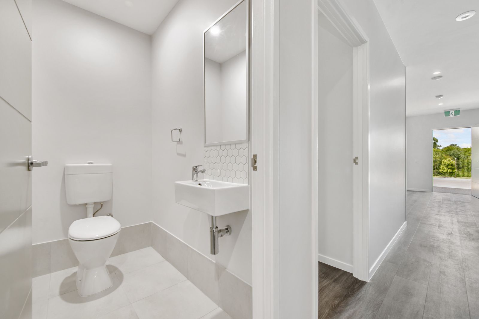 008 Open2view_ID677147-58_Mercy_Circuit