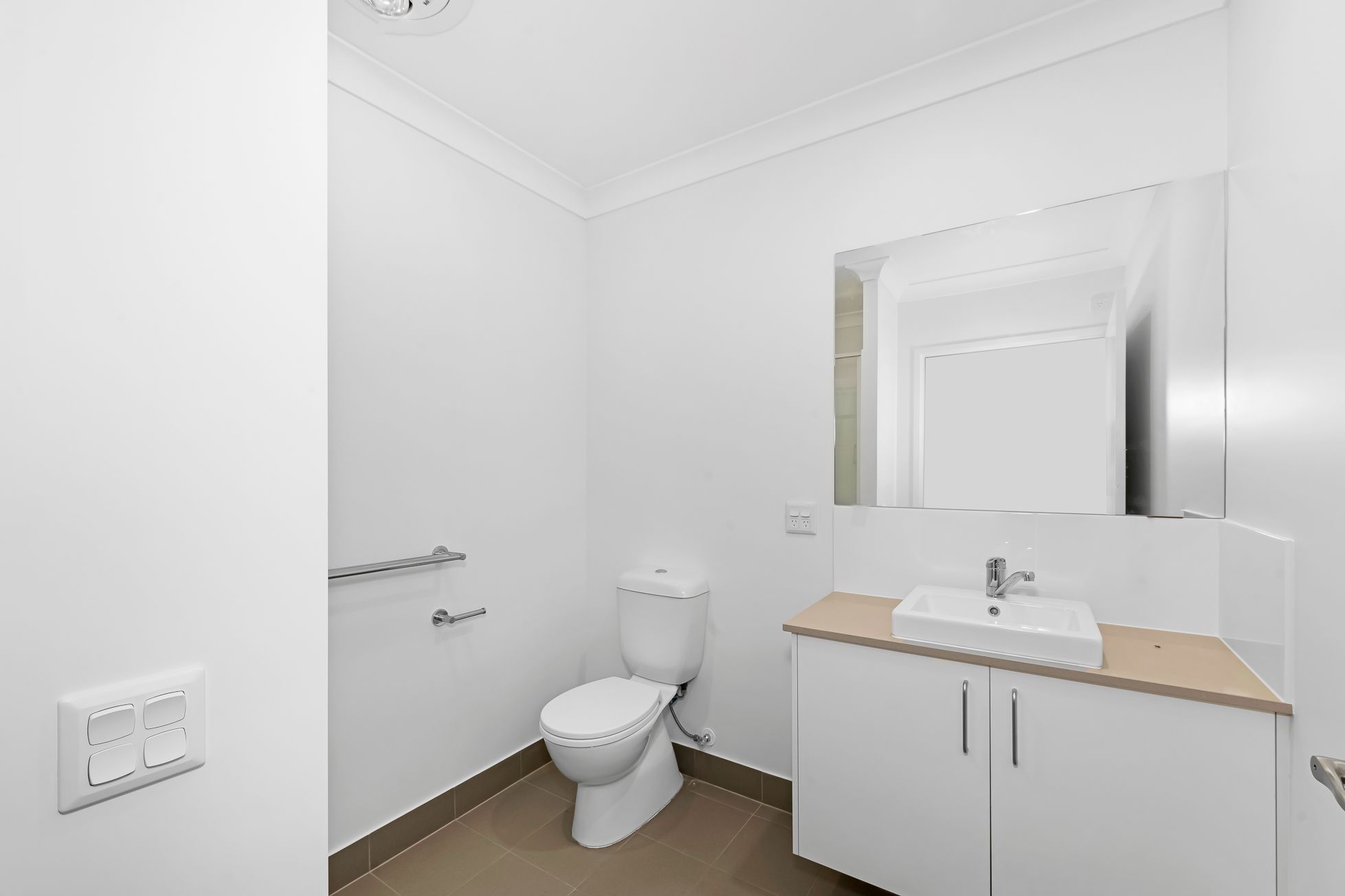 98a55493 3801-4316-b123-271f7b38e289-lg-28A-Gaffel-St--MR-019