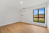 003 Open2view_ID835241-40_Whiteside_Street