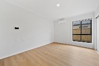 007 Open2view_ID835241-40_Whiteside_Street