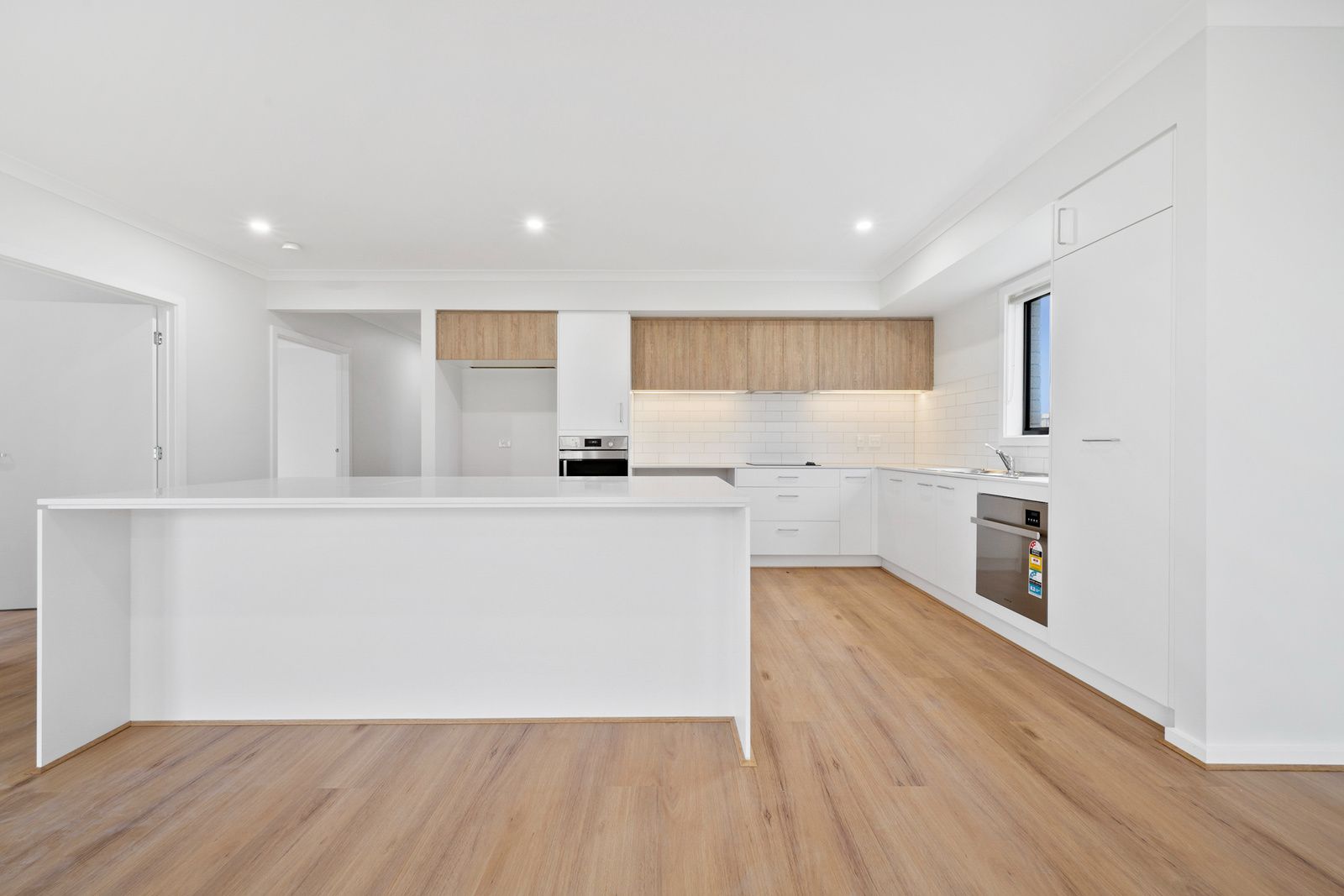 009 Open2view_ID835241-40_Whiteside_Street