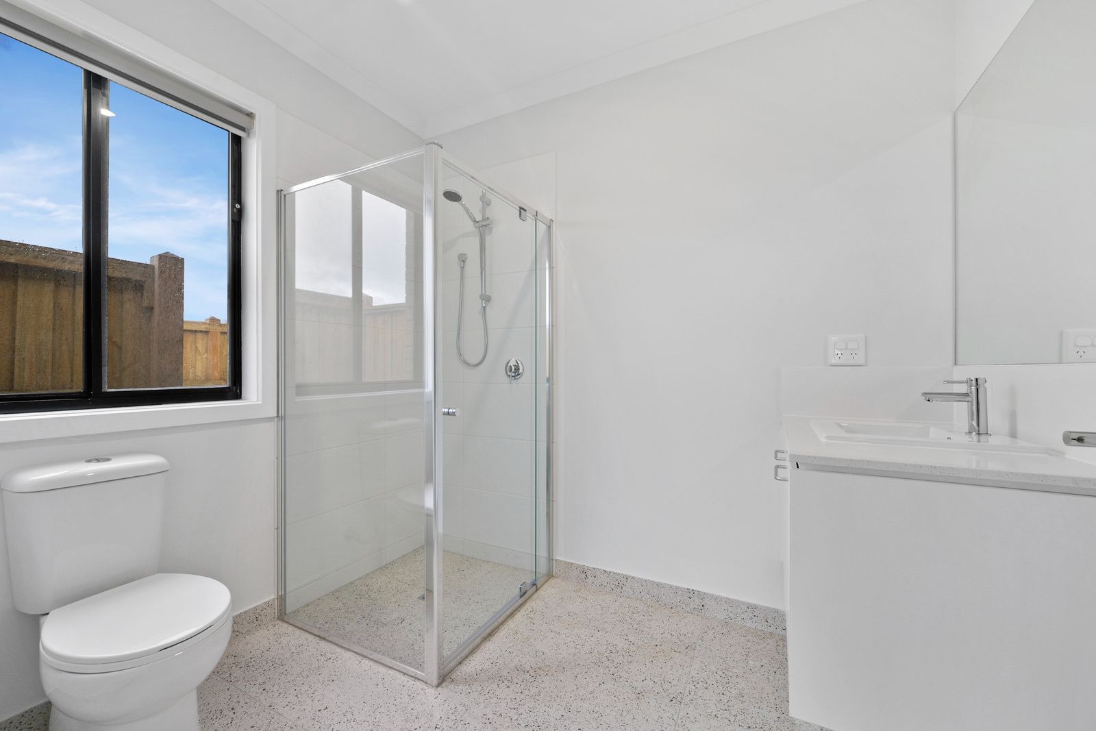 002 Open2view_ID835241-40_Whiteside_Street