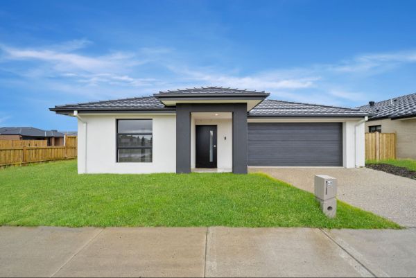 010 Open2view_ID835241-40_Whiteside_Street