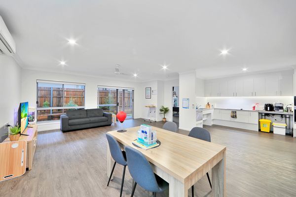 8   Conservation Dve 46 - Dining to Living2