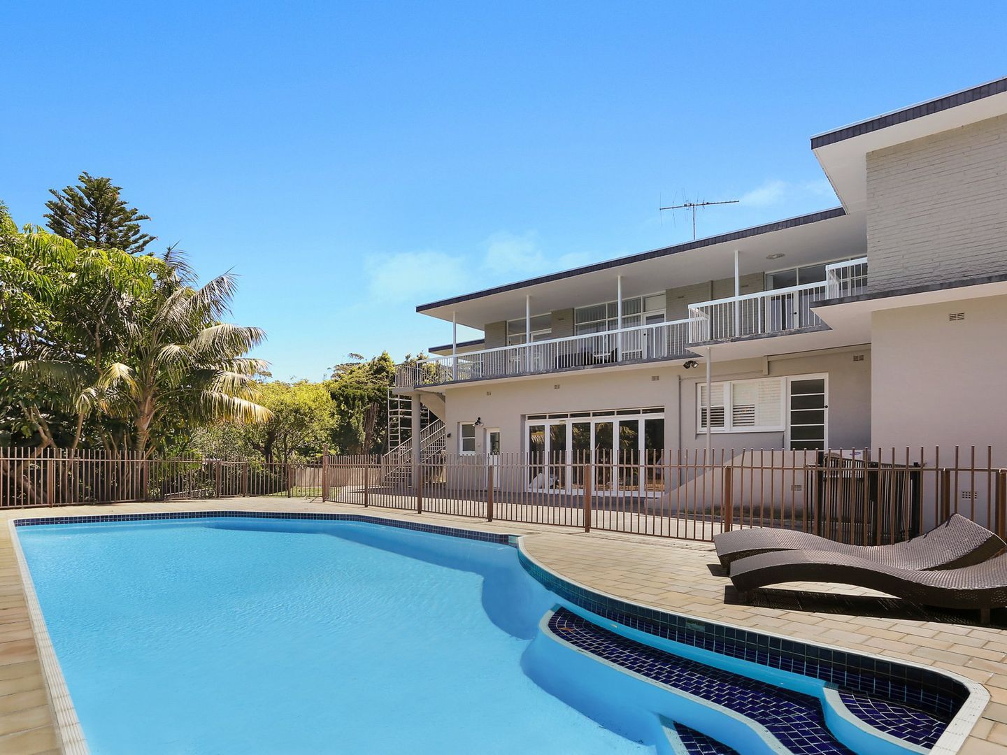 2018433543 8_1_230322_021308-w1920-h1440