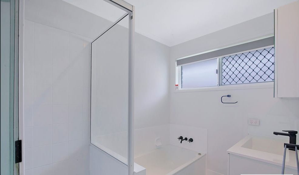 Main Bathroom Resized