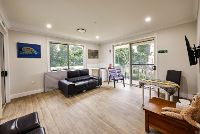 SIL045 LR-BilambilHts-communal-lounge1