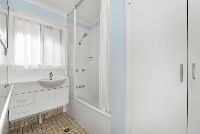 13 Ari St   Bathroom