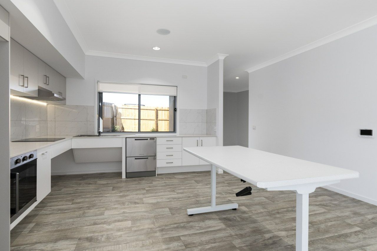 007 Open2view_ID646884-9_Conifer_Avenue_1280x853