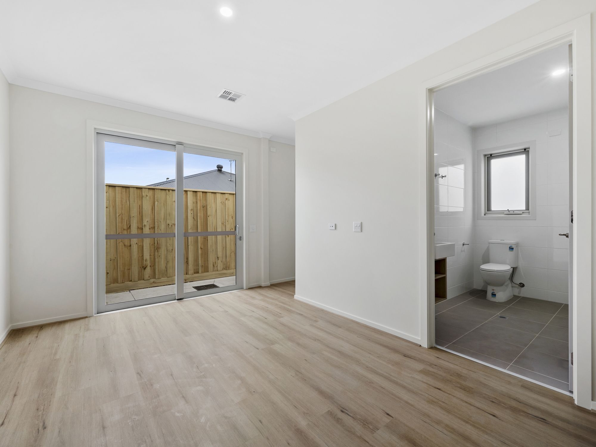 25 Nightmarch Street  Officer (6)