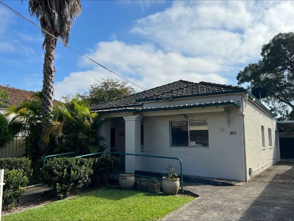 Supported Independent Living Ashfield 1 (14791)_image 1_Front House