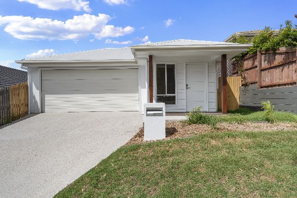 001 Open2view_ID905889-7_Miami_St_Springfield_Lakes (1)