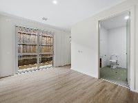 009 Open2view_ID884255-17_Nightmarch_Street