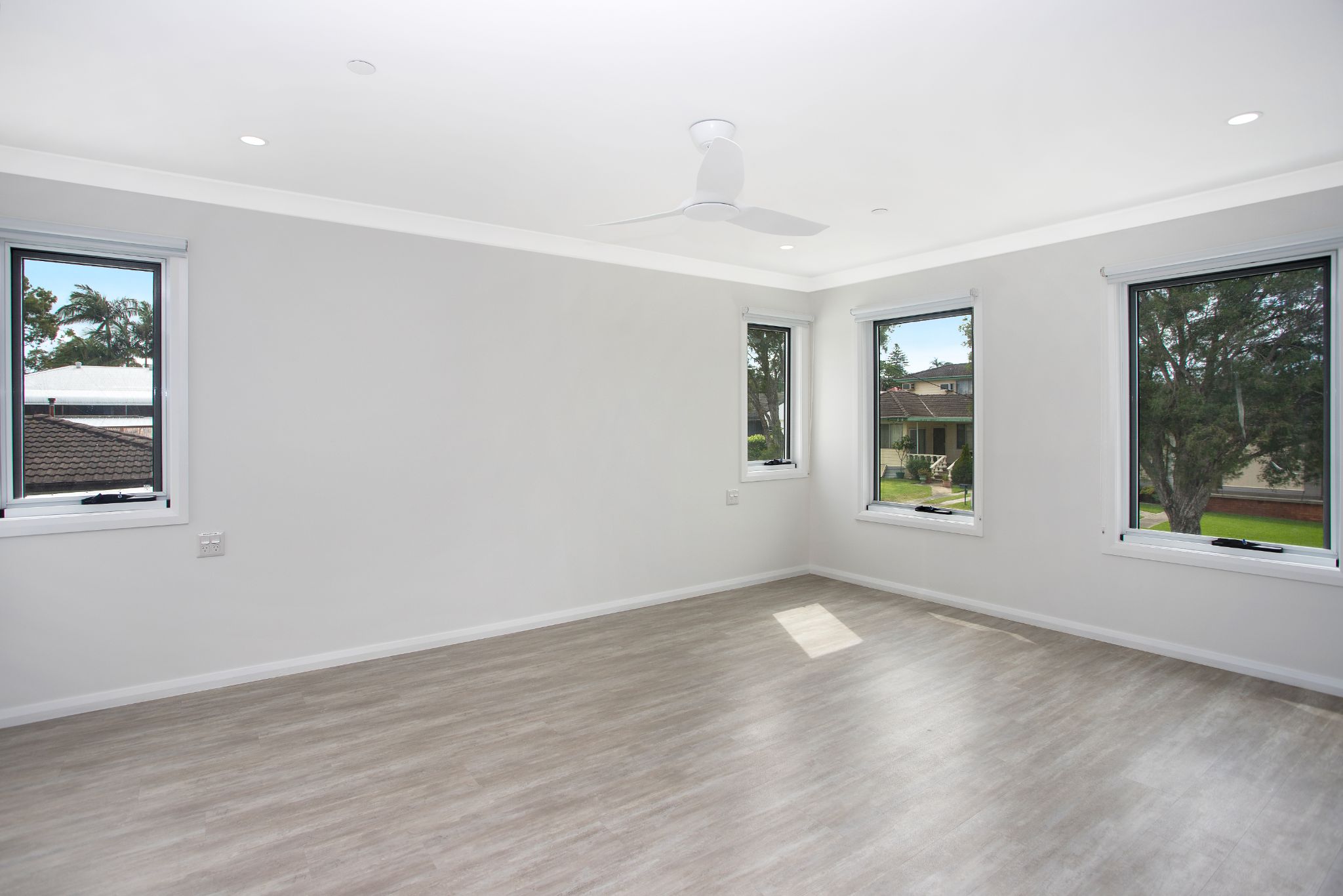 002 Open2view_ID811880-697A_Main_Road