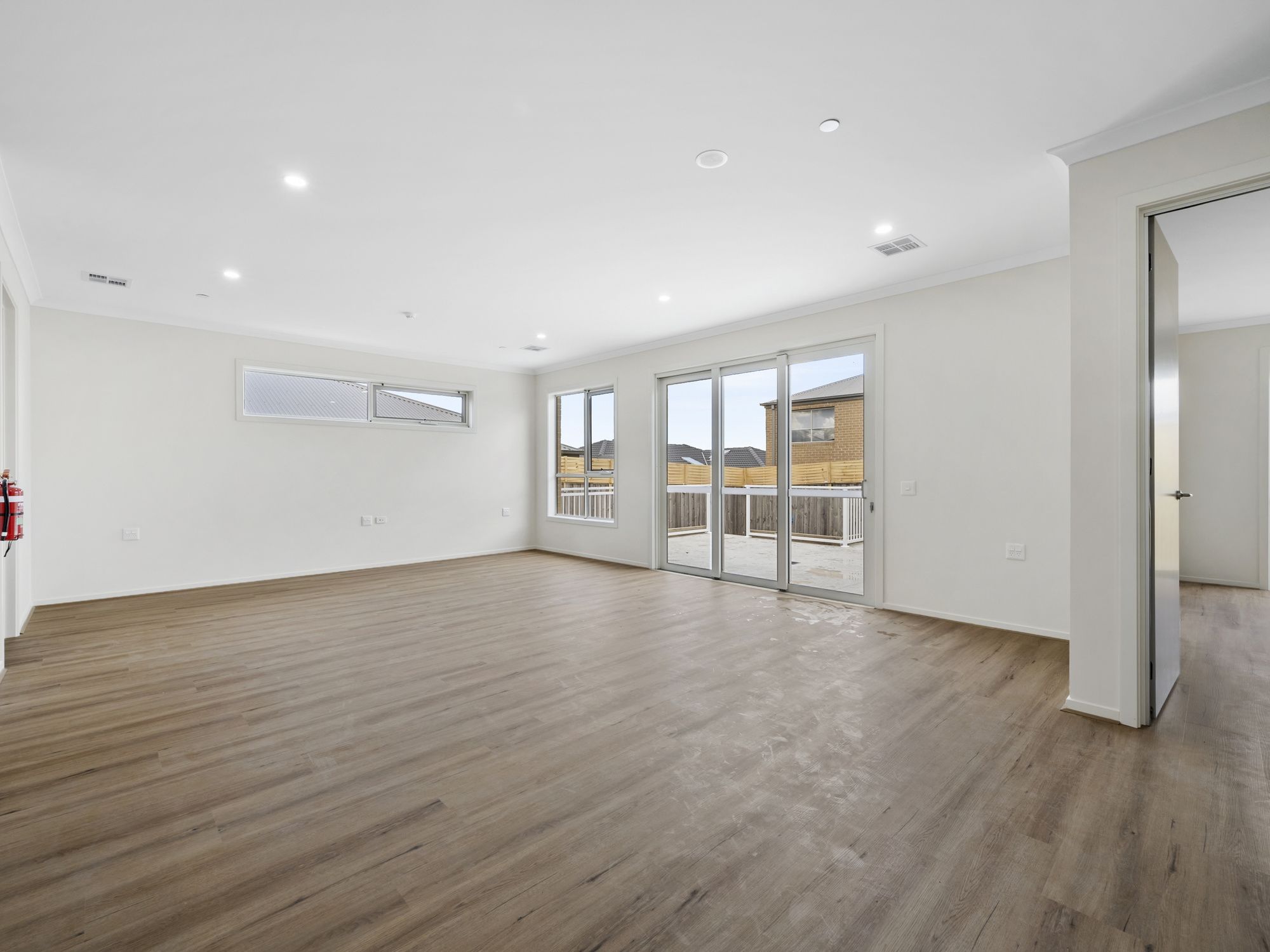 006 Open2view_ID884255-17_Nightmarch_Street