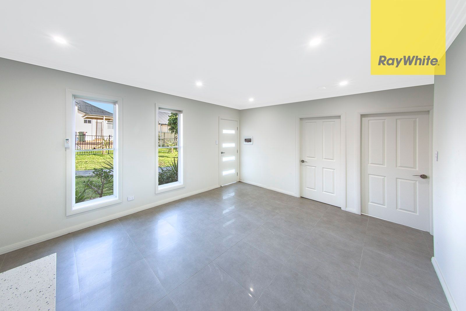 ee10 H2372961-hires.5477-Livingroom31aMarsdenSt