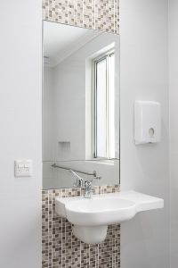 SILL038 LR-Fletcher-Bathroom1B