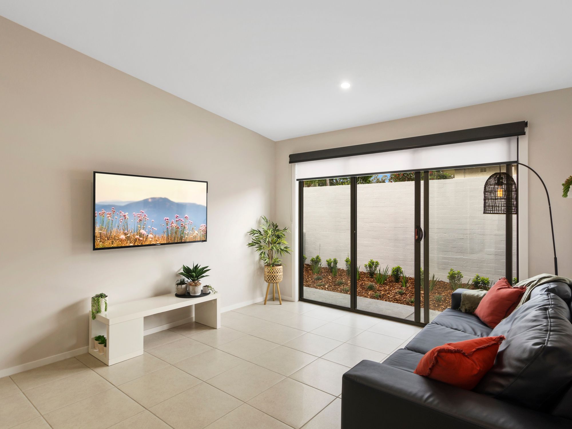 016 Open2view_ID719733-160_Kinghorne_Street