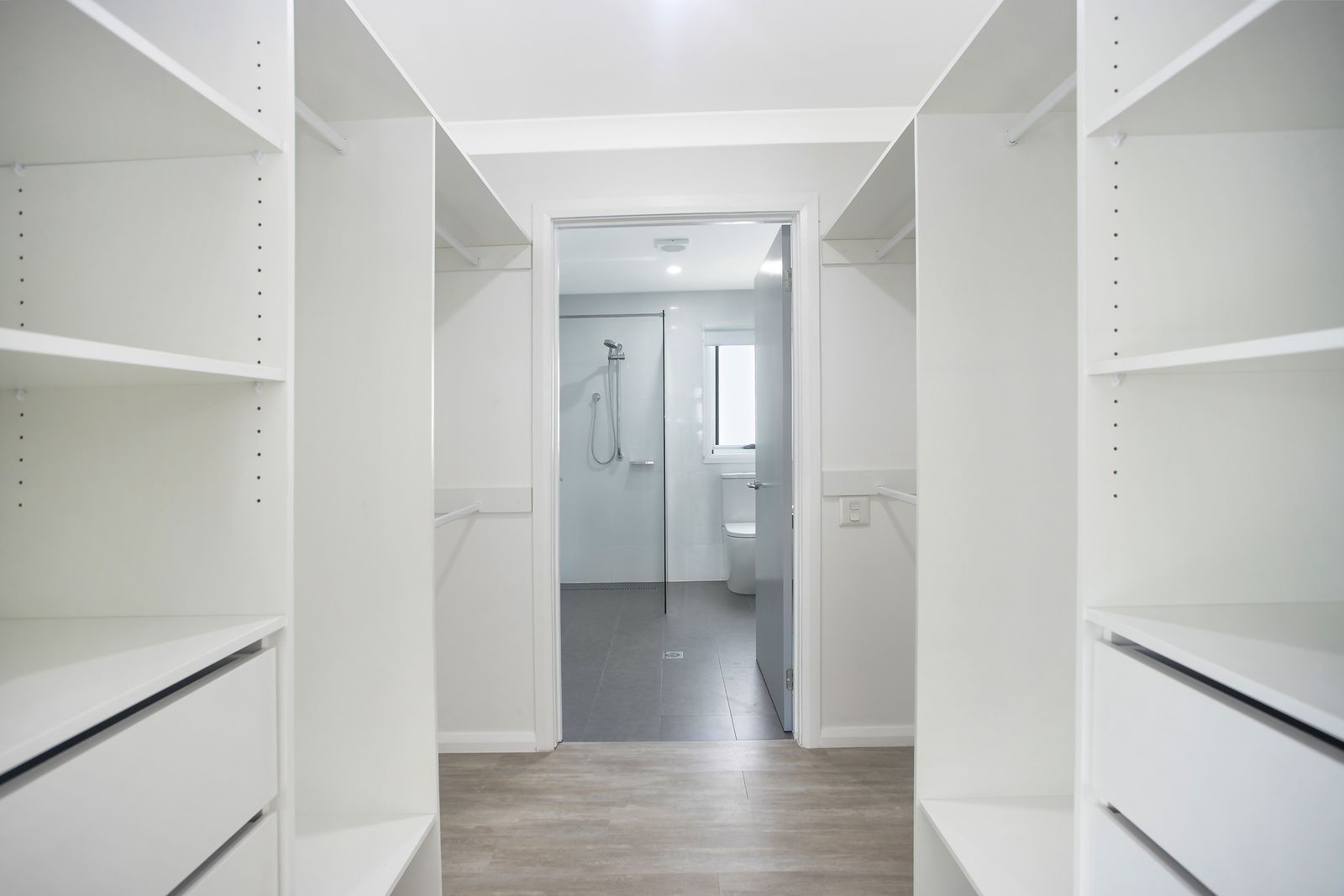 013 Open2view_ID811880-697A_Main_Road