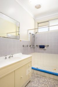 SILL015 LR_new lambton_Unit 6_shared bathroom