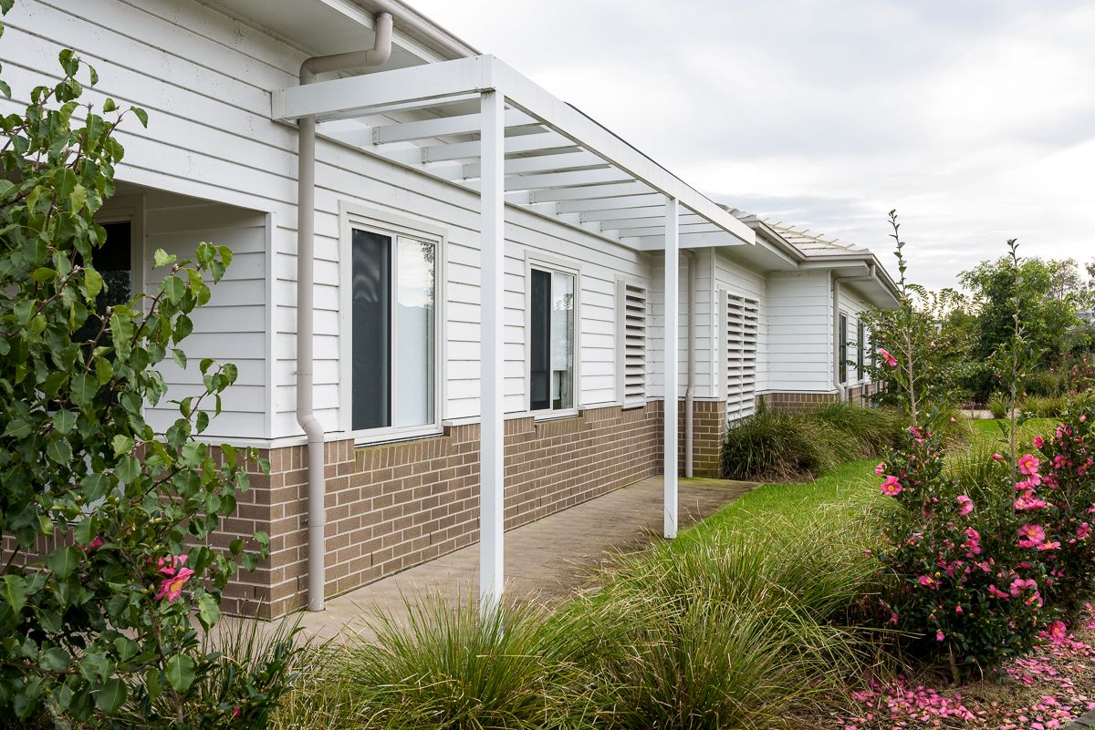 SILL038 LR-fletcher outdoor side