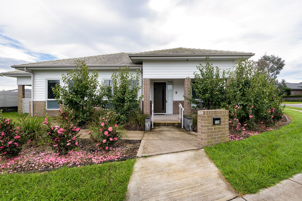 SILL038 LR-fletcher-outdoor