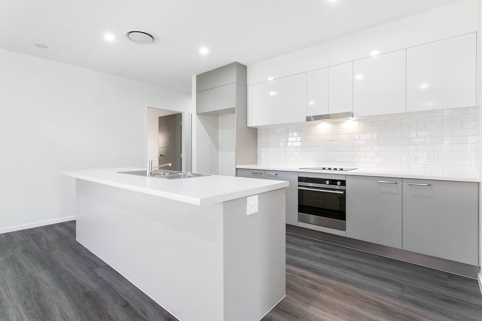 001 Open2view_ID694912-Lot_30_Sprite_Way