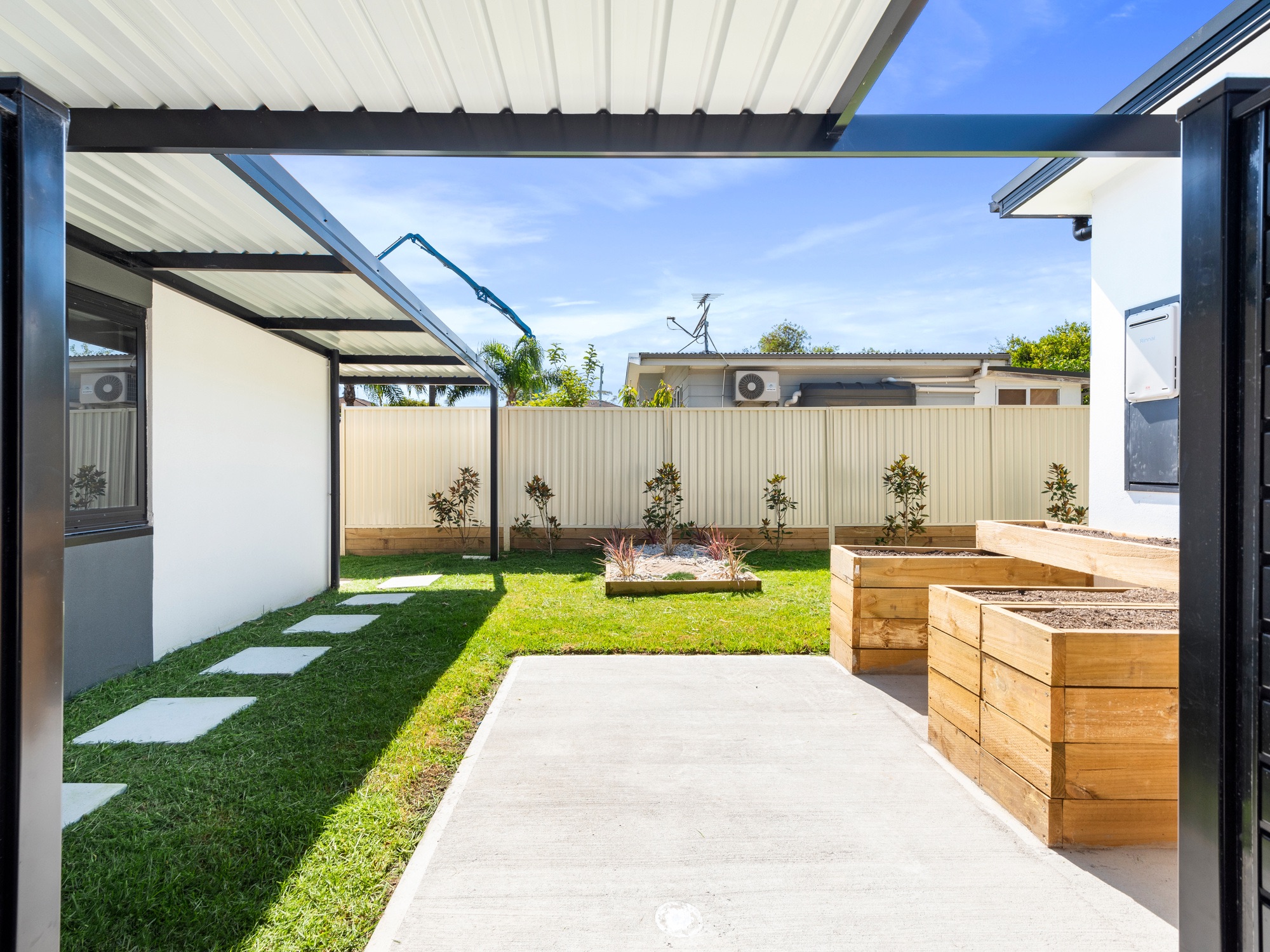 007 Open2view_ID797306-78_Newton_Road