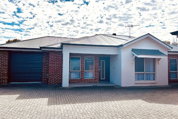 Front of home   Inkster - Taperoo