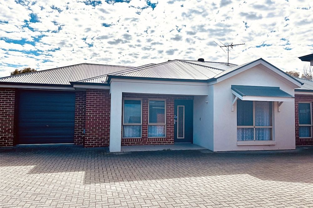 Front of home   Inkster - Taperoo