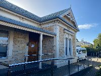 Semaphore 3  frontage closed door  1)