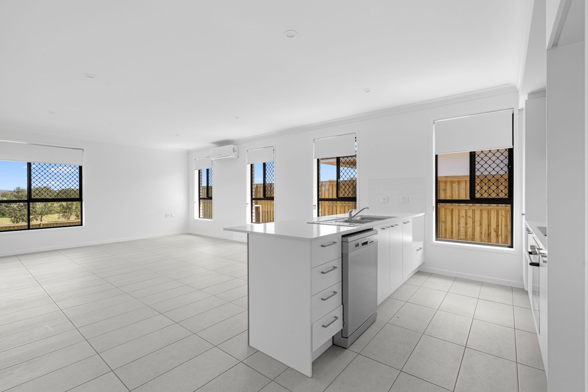 002 Open2view_ID907246-38_Edinburgh_Crs__Gleneagle