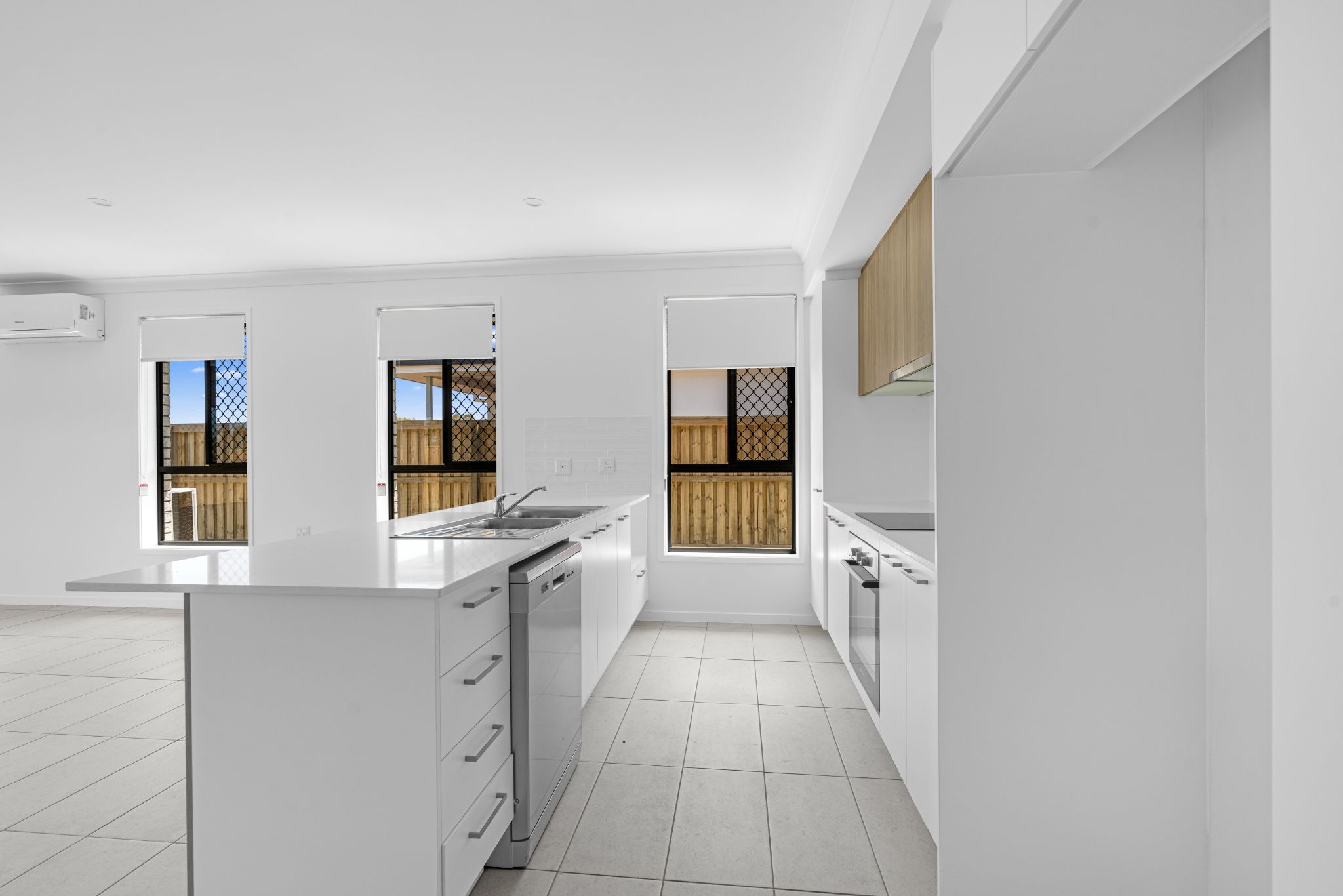 003 Open2view_ID907246-38_Edinburgh_Crs__Gleneagle