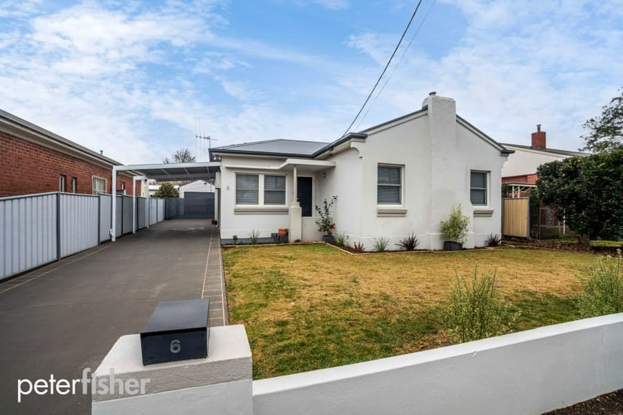 6 Front of the house