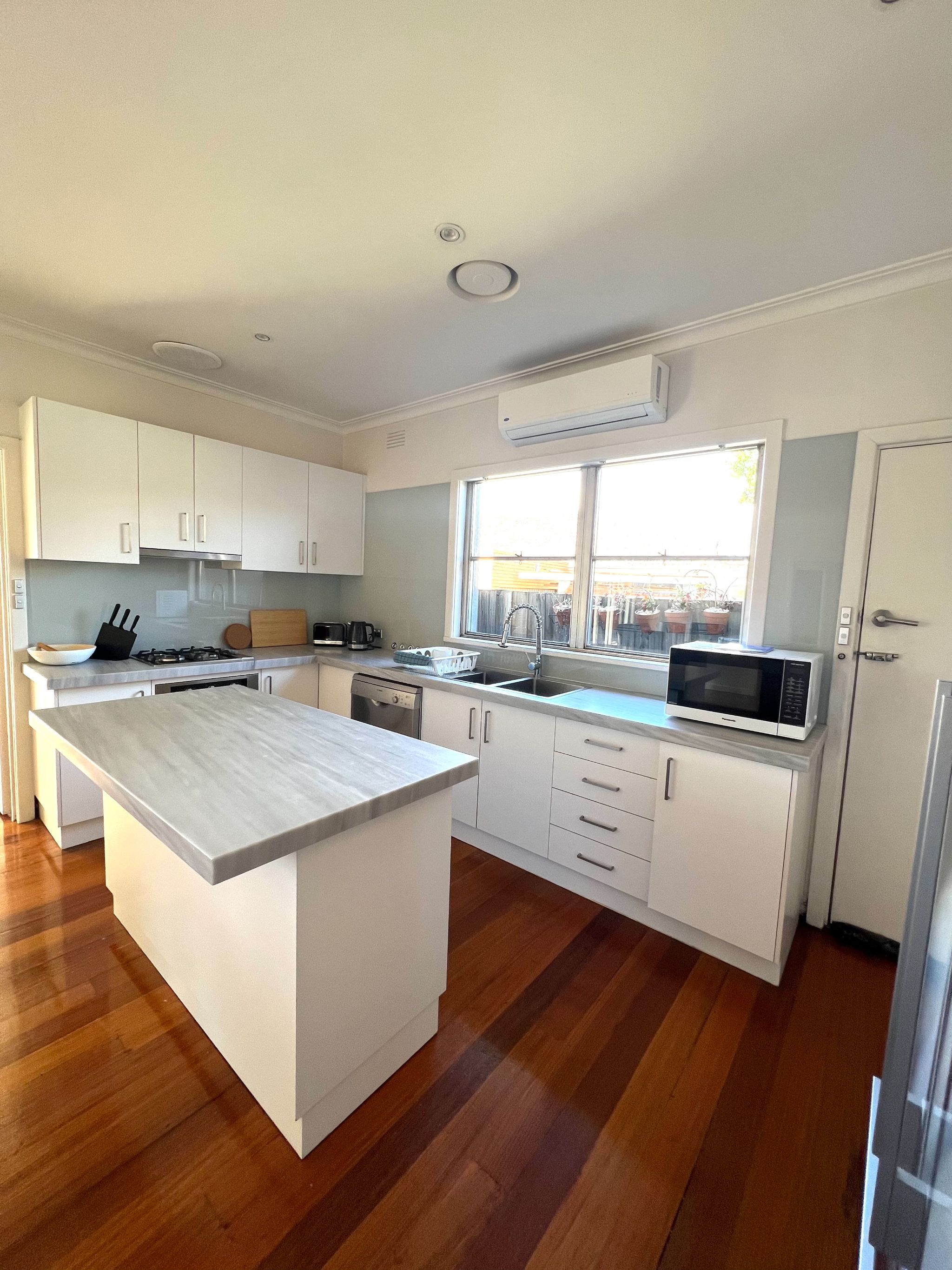 C5718028 A019-45FA-B105-A42335D9E811