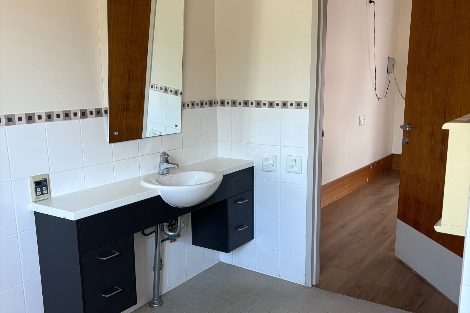 Inkster Ave ensuite bathroom