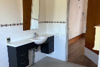 Inkster Ave ensuite bathroom